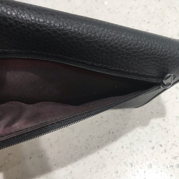 Guess Snap Closure Wallet - Picture 10 of 10